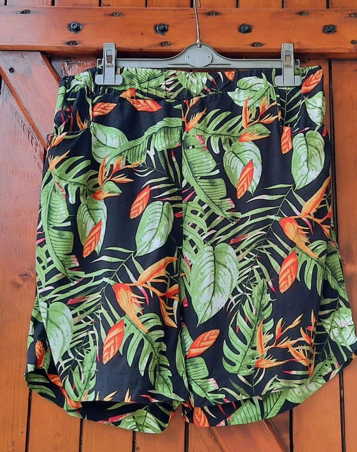 Short noir imprimé feuillage, taille 42