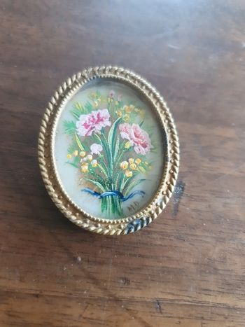 Broche ancienne signée md