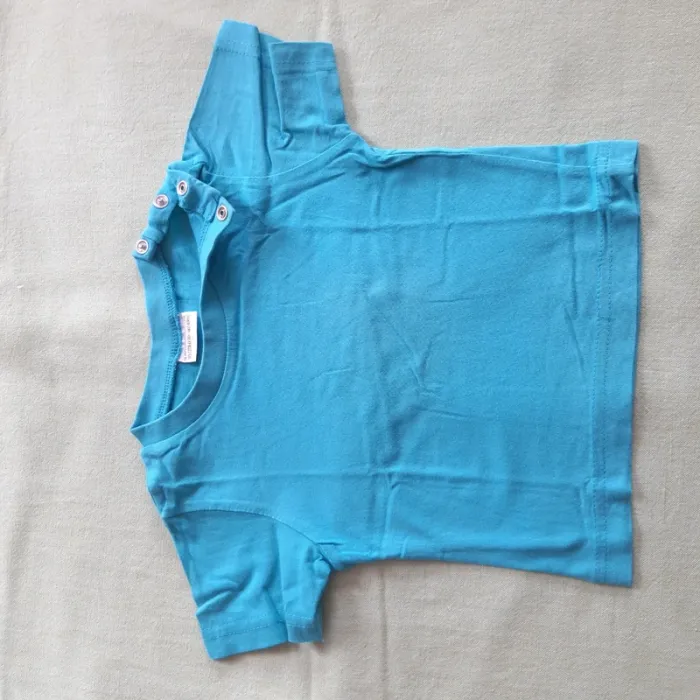 Lot de 4 t-shirts Decathlon et autre 12 mois - photo numéro 2