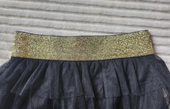 Jupe noire en tulle JCL – Taille S – Ceinture dorée - photo numéro 2