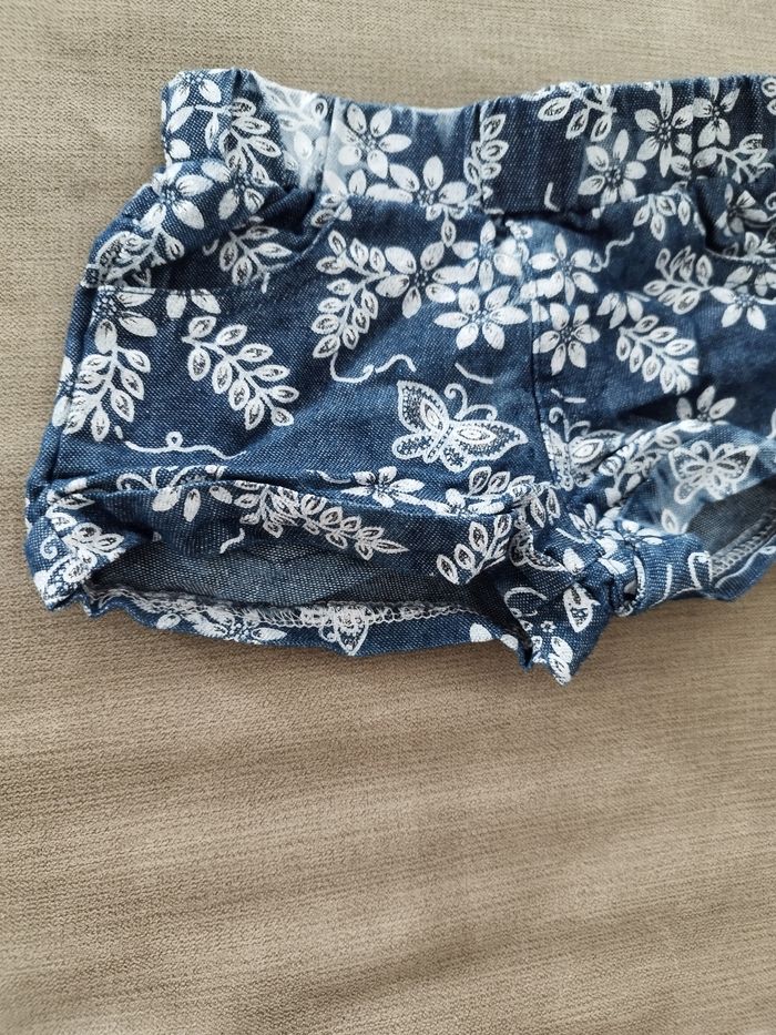 Short 6 mois comme neuf - photo numéro 2