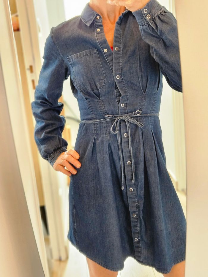 Jolie robe en jean état neuf taille 34