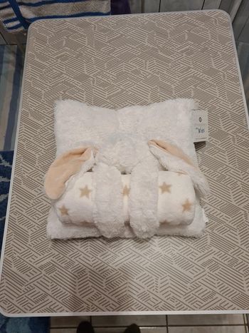 Coussin avec petit plaid neuf  atmosphera