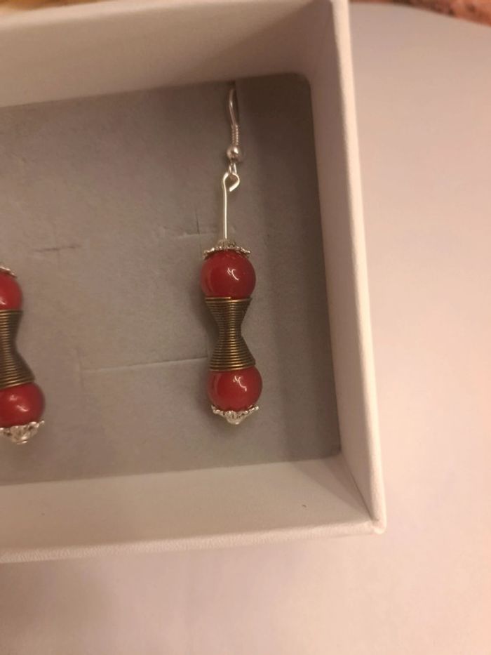 Boucles d'oreilles pendante rouge bronze argenté - photo numéro 5