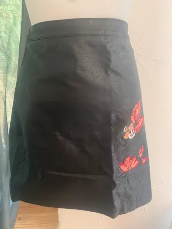 Jupe camaïeu simili cuir taille 38 motif fleurs