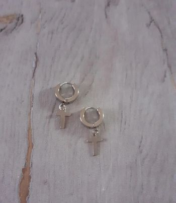 Boucles d'oreilles croix argentée