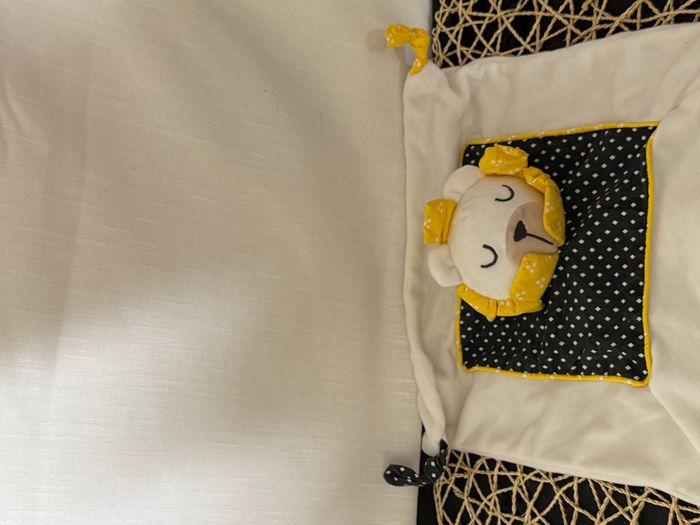 Doudou plat Lion SAUTHON visage dormeur Blanc, Jaune & Noir à Pois - photo numéro 3