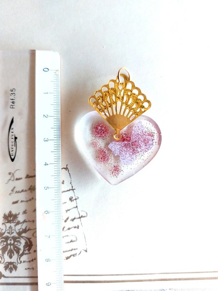 Magnifique pendentif cœur rose en résine - photo numéro 5
