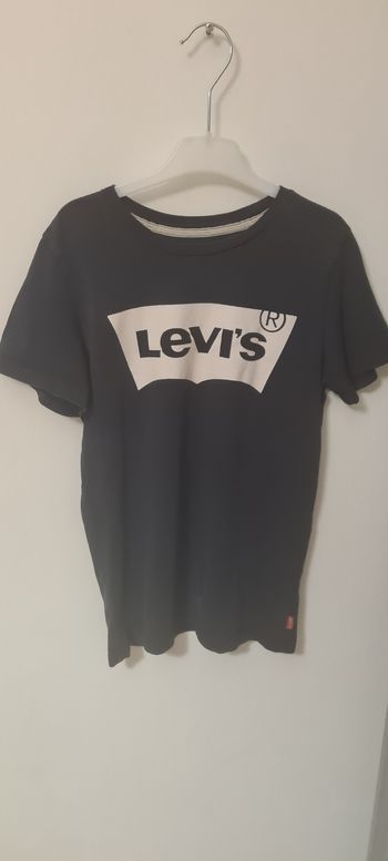 T shirt levis