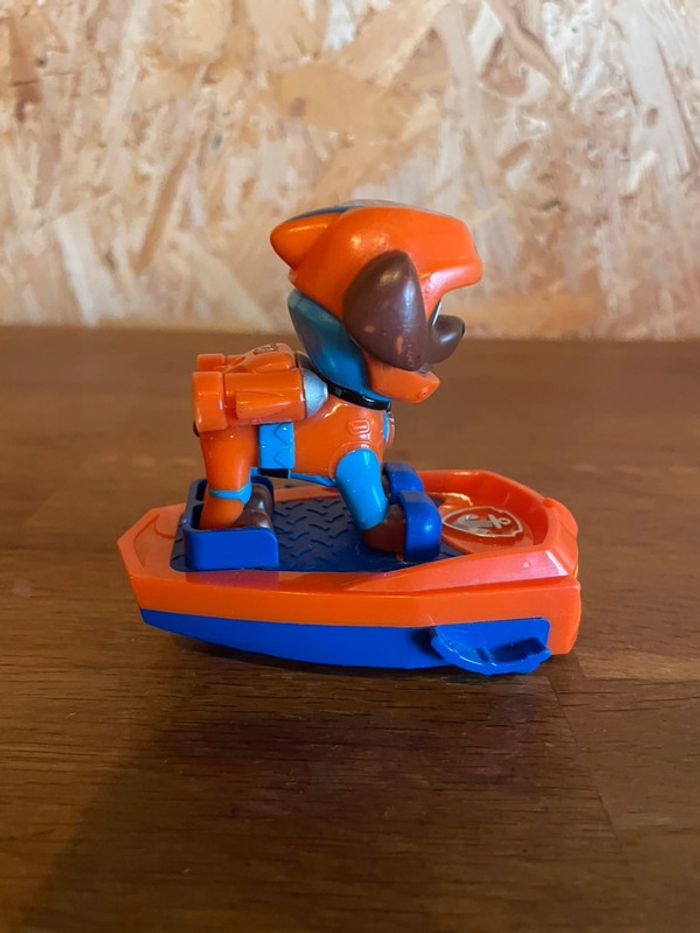 Idée cadeau 🎁 Figurine Zuma Launching Surfboard de la Pat Patrouille avec sa bouée à lancer - photo numéro 12