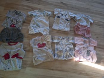 Lot 8 pyjamas 9M