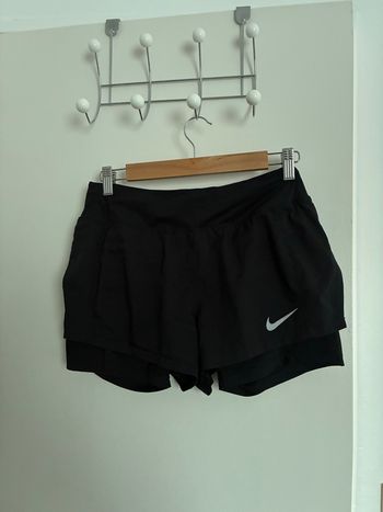 Short de sport Nike Dri-FIT noir taille S – très bon état