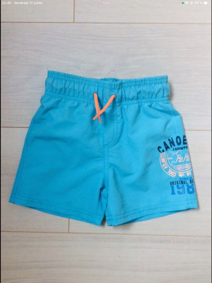 Short de bain Neuf 2/3 ans « effet magique «
