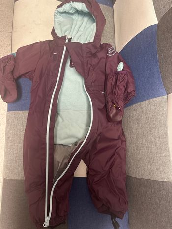 Combinaison de ski et gants