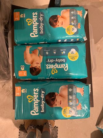 Lot de 3 paquets de couches Pampers baby dry taille 3