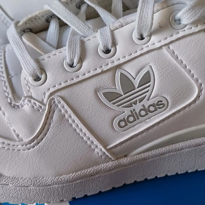 Basket Adidas original taille 29 - photo numéro 2