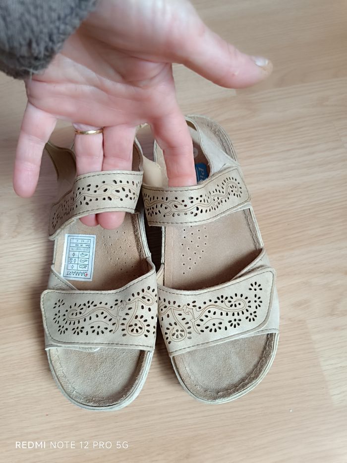 Nu-pieds beige cuir daim "Damart" Piedical p.37 - photo numéro 1