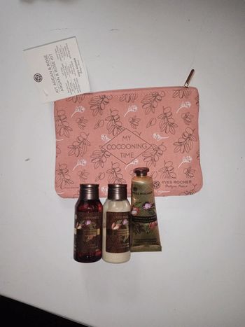Kit argan yves rocher avec sa trousse