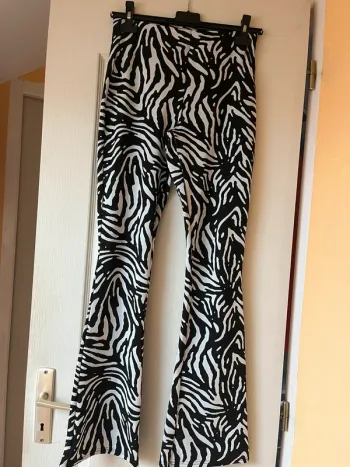 pantalon évasé zara femme motif zébré
