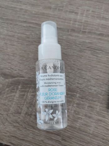 Brume hydratante aux fleurs méditerranéennes