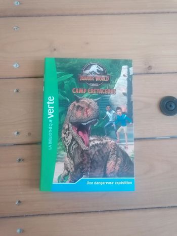 Livre jurassic world camp cretaceous
