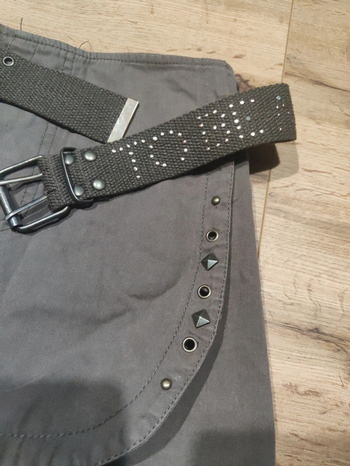 Magnifique jupe esprit militaire kaki avec ceinture détails cloutés - photo numéro 3
