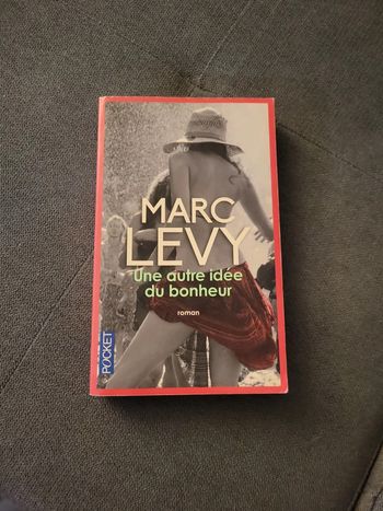 Livre " Une autre idée du bonheur" Marc Lévy