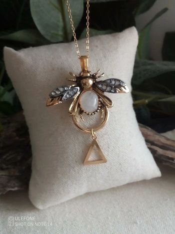 Collier abeille pierre de lune naturelle