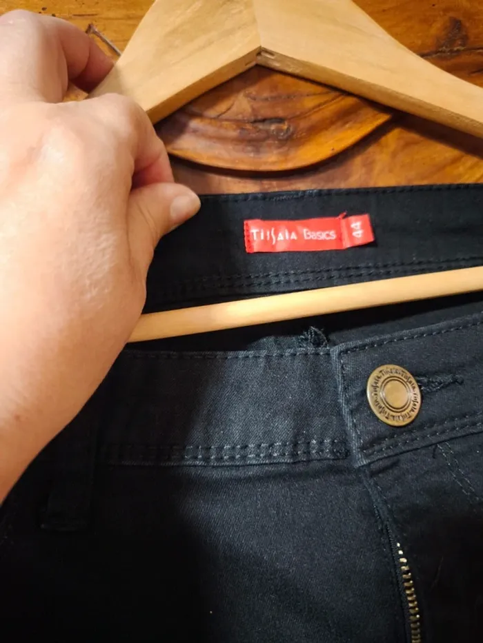 Jupe courte noire Tissaia - photo numéro 3