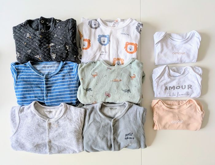 Lot pyjamas et bodies 24 mois