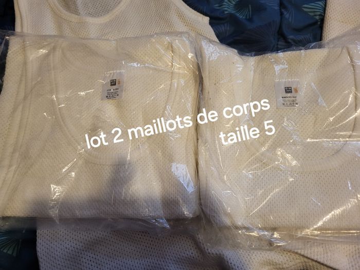 Lot 2 maillots de corps taille 5 neufs