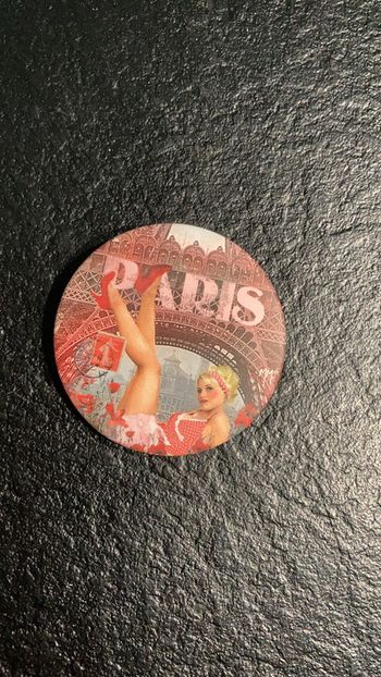 Pins Paris