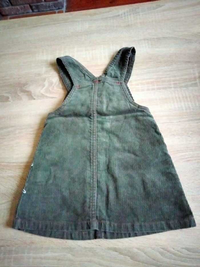 Une jupe salopette en velours kaki - photo numéro 2