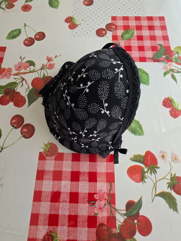 SOUTIEN-GORGE NOIR MOTIFS BLANC AVEC PETIT NOEUD NOIR DEVANT TAILLE 95C MARQUE INFLUX - photo numéro 3