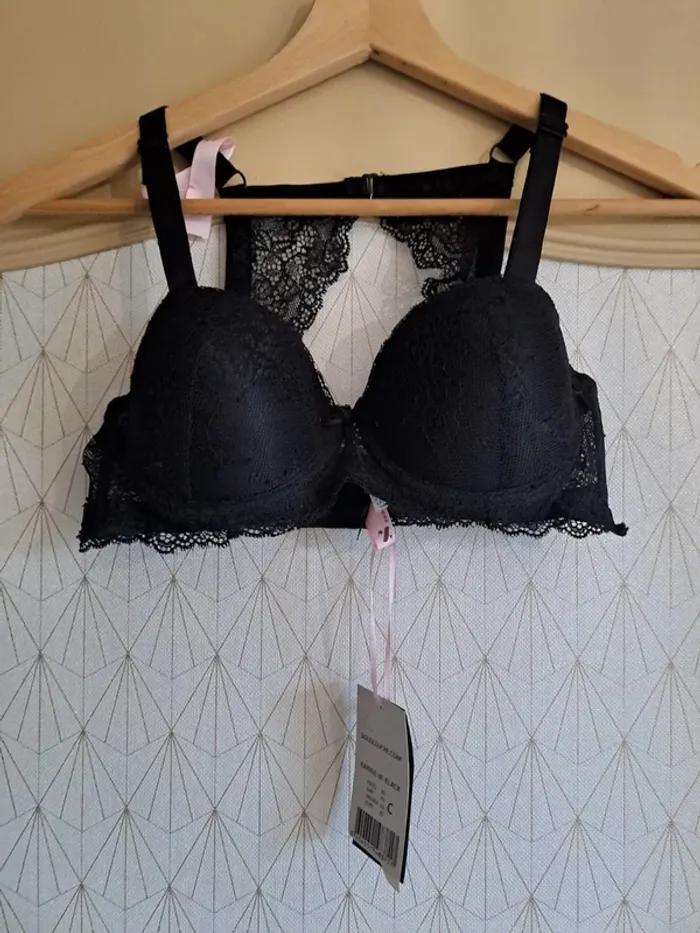 Soutien gorge NEUF avec étiquette noir dos dentelle Soleil sucré rembourré 85C
