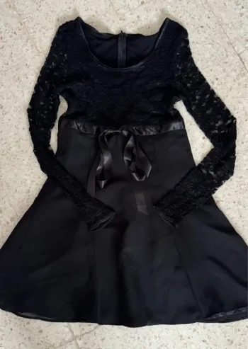 Robe noire dentelle originale 38