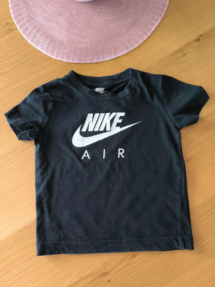 T-shirt mc noir Nike taille 2/3 ans