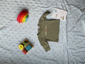 teeshirt manches longues kaki inscription devant 3 mois  NPO