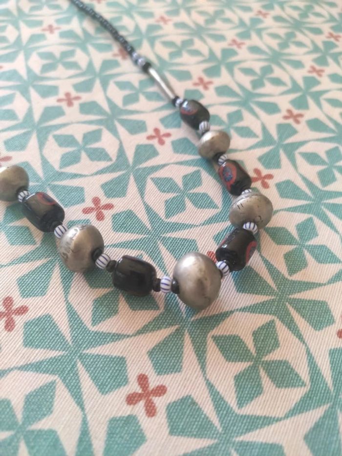 Collier perle argenté noir Burkina Faso