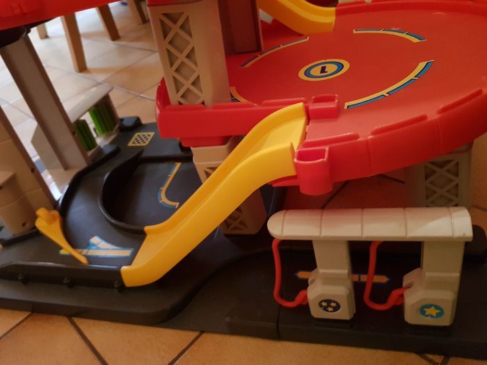 Garage et circuit de courses - photo numéro 3