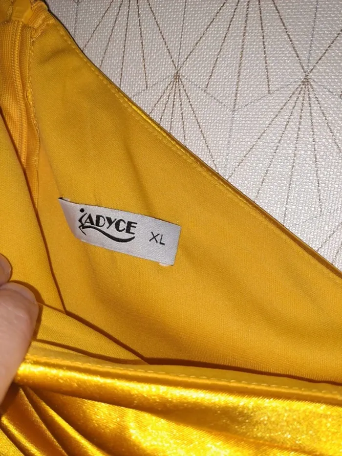 Jolie robe longue femme jaune cérémonie Ladyce SHein XL Portée 4h quelques accrocs légers - photo numéro 4