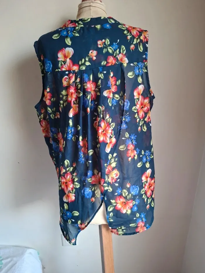 Blouse fluide bleue à fleurs tropicales, en très bon état, taille 3XL - photo numéro 3