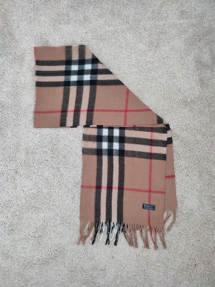 Écharpe Burberry vintage très bon état 100% laine