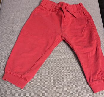 Pantalon rouge type jogging de la marque Baby club taille 18 mois