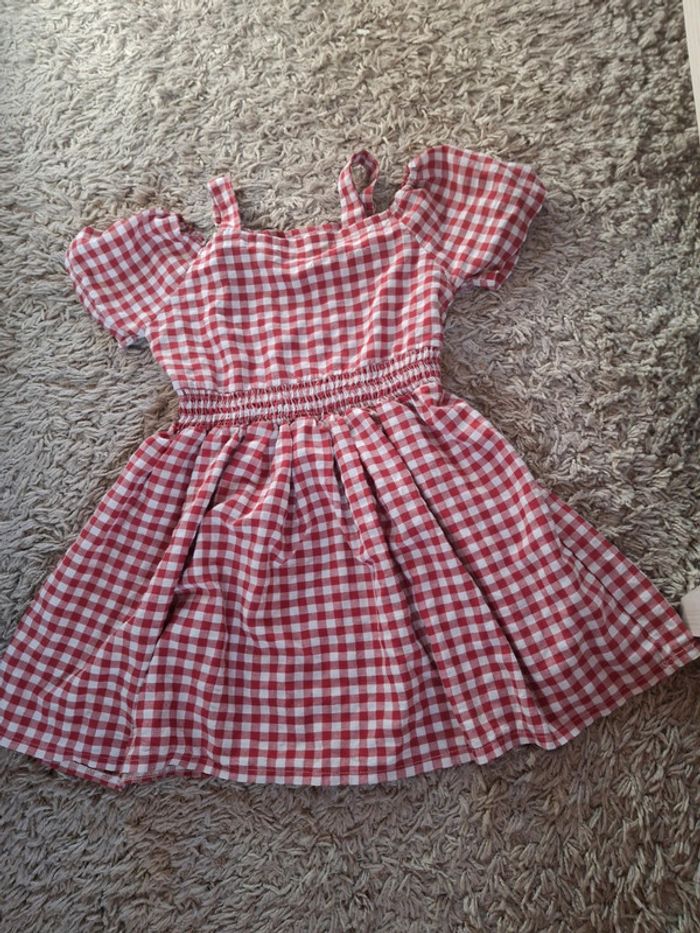 Robe à carreaux blanc et rouge épaules dénudées fille 110 cm soit 5 ans - photo numéro 2