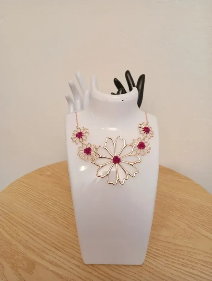 Solde 💝 Idée cadeau 🎁Collier fleurs dorée fantaisie élégance luxe - photo numéro 3