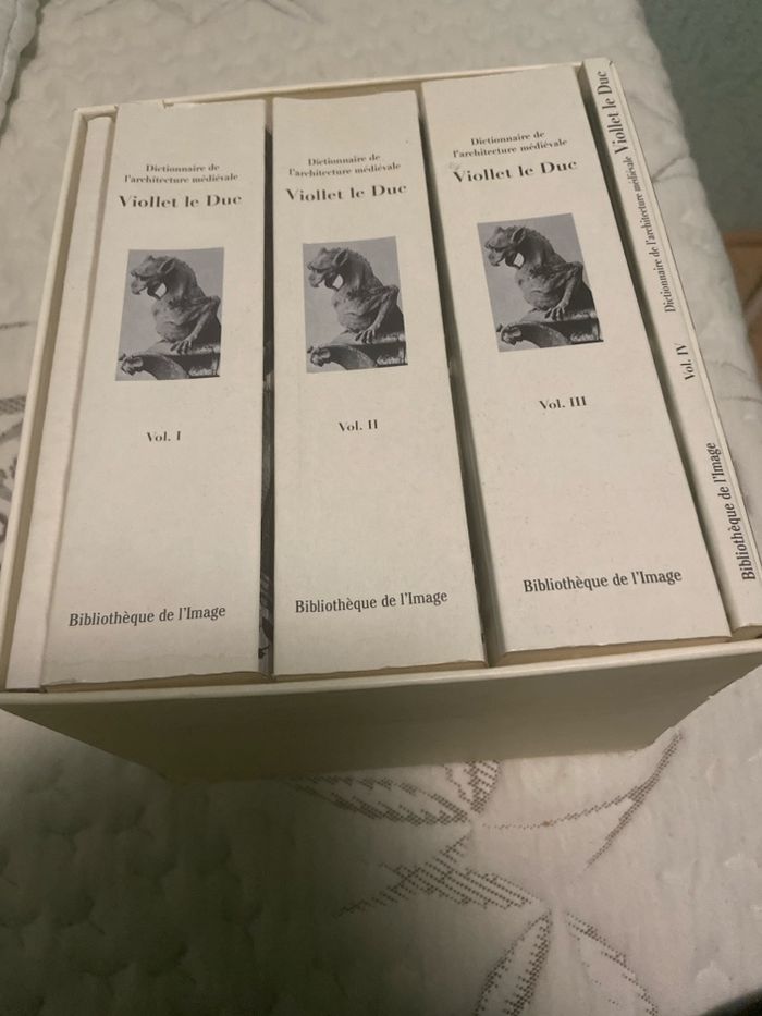 Coffret violet le duc  Dictionnaire de l’architecture médiévale
