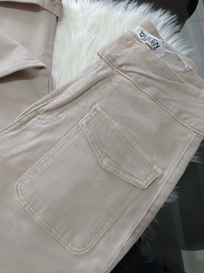 Magnifique pantalon jean's beige avec ceinture intégrée T.XS Queen Hearts - photo numéro 5