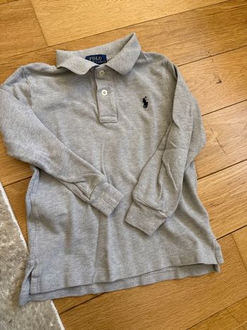 Polo Ralph Lauren manches longues gris garçon 4 ans en très bon état 