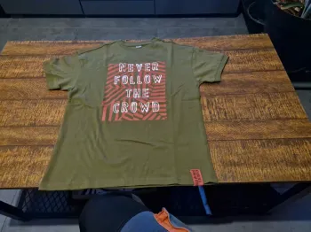 Tee-shirt 11-12 ans